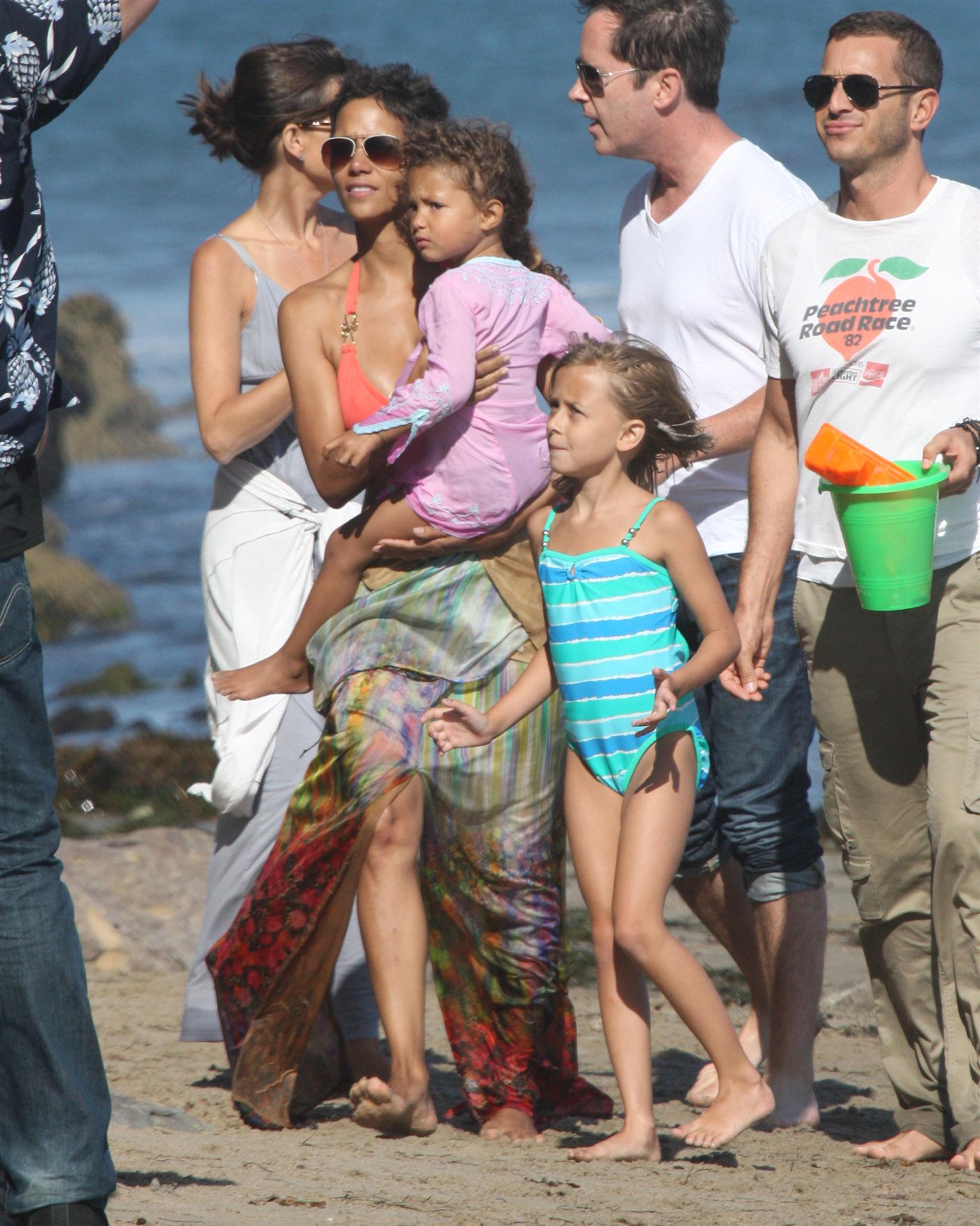 Halle Berry spends her 45th birthday on Malibu Beach photos | Picture 59779